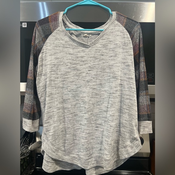 Maurices Tops - Maurices Heather Gray Knit Sweater